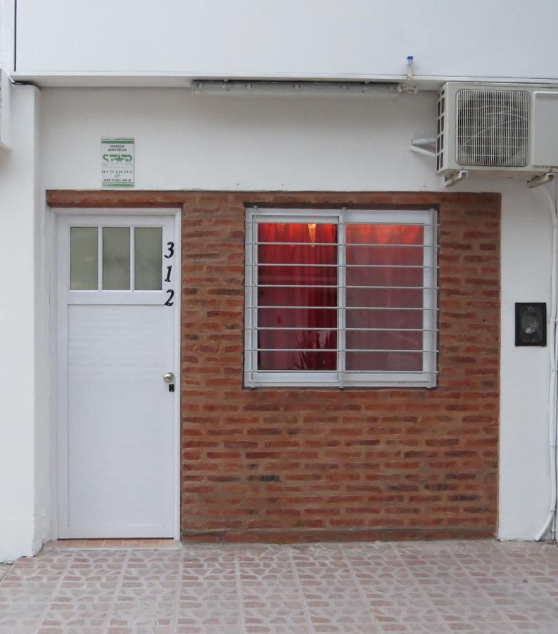 LIZARRA Monoambiente RESISTENCIA- 100 mts peatonal - B&B