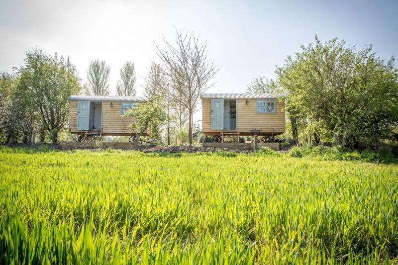 Perkins luxury shepherd huts - B&B Nottingham