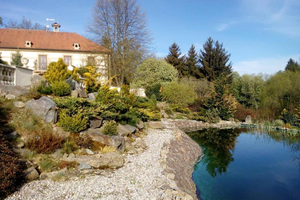 Zámeček Zdíky - Moderní velký apartmán - Ferienwohnung Bujanov