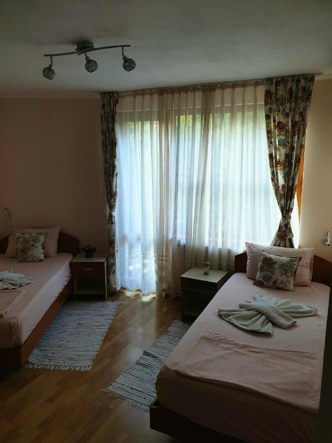 Doppel- oder Zweibettzimmer