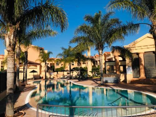 LUXURY APARTMENT - T2 vue sur piscine - PRAIA DA LUZ - B&B Luz