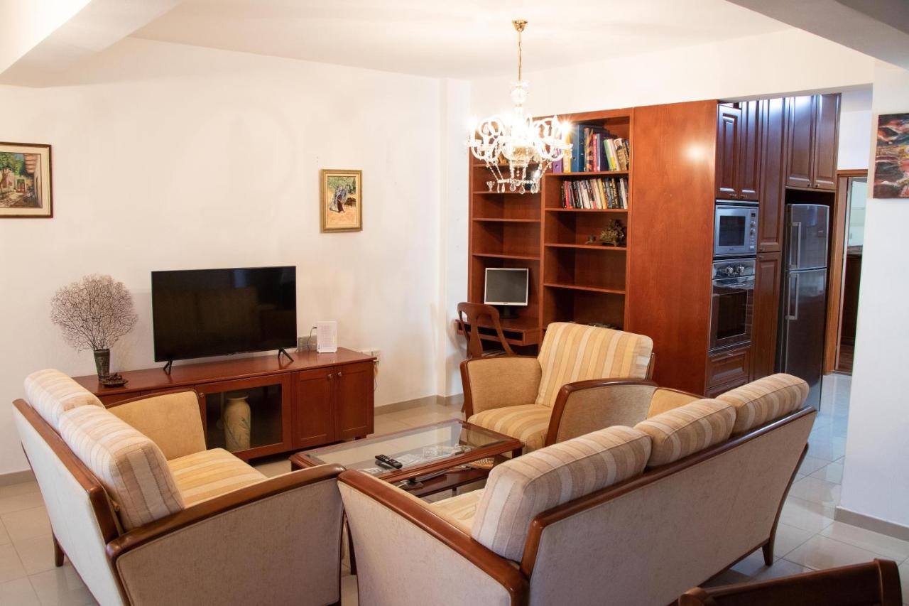 B&B Larnaca - Luxury Apartment, near Pinikoudes beach - Bed and Breakfast Larnaca