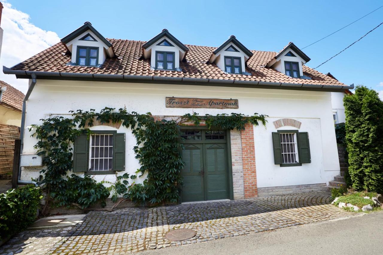 B&B Wieland - Troszt Pince Apartman - Bed and Breakfast Wieland