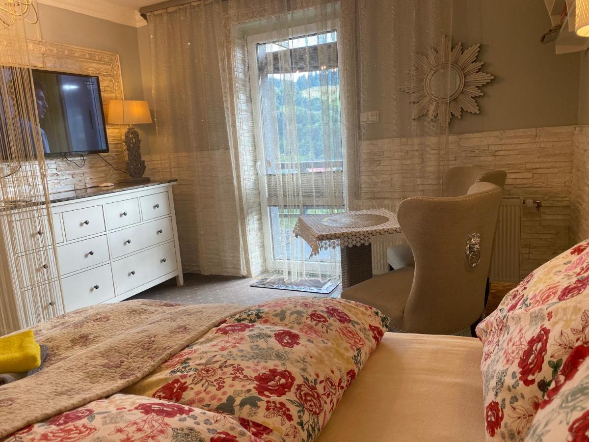 Double or Twin Room with Mountain View