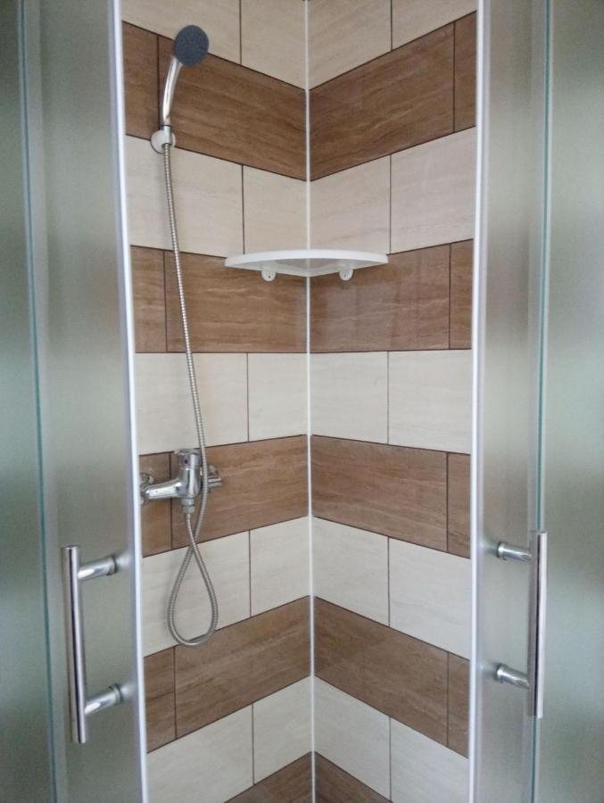 Dreibettzimmer mit eigenem Bad