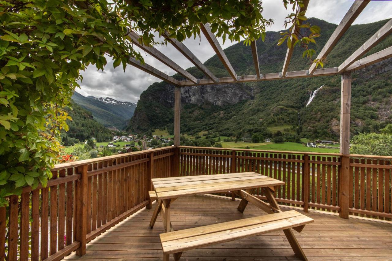 B&B Flåm - Panoramic terrace, huge rain shower and cosy lofts - Bed and Breakfast Flåm