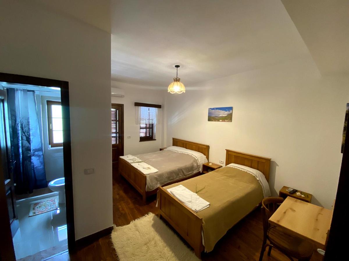 Driepersoonskamer met Uitzicht op de Bergen