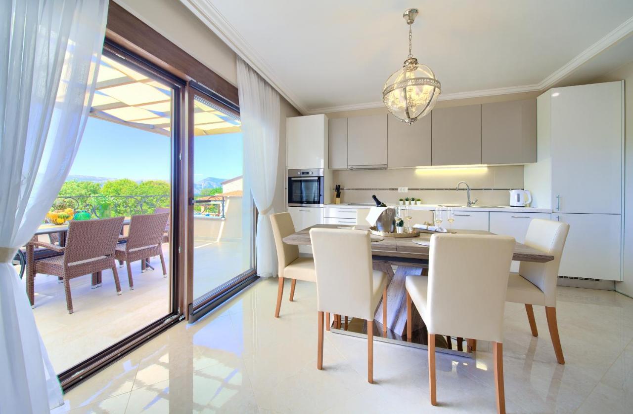 Appartamento Luxury con 1 Camera da Letto, Terrazza e Vista Mare