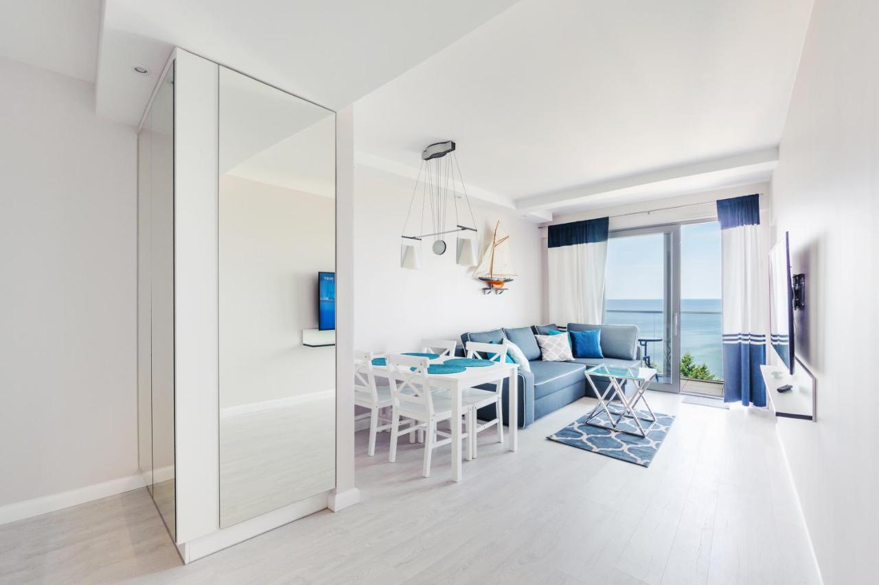 Apartment with Sea View and Paid Parking