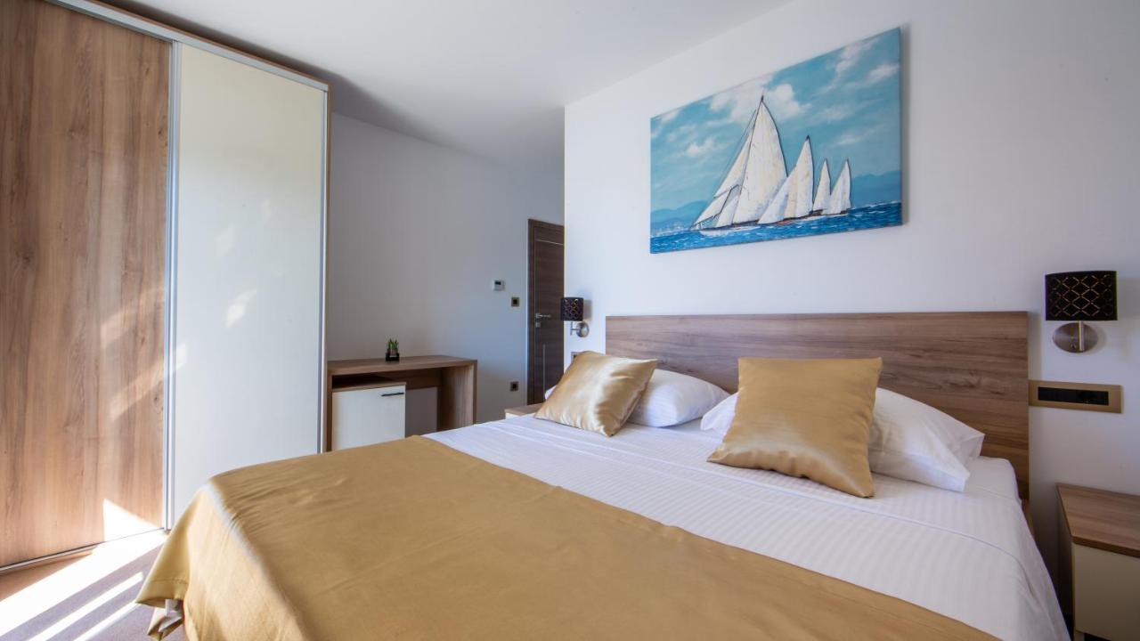 Deluxe Double Room with Balcony and Sea View