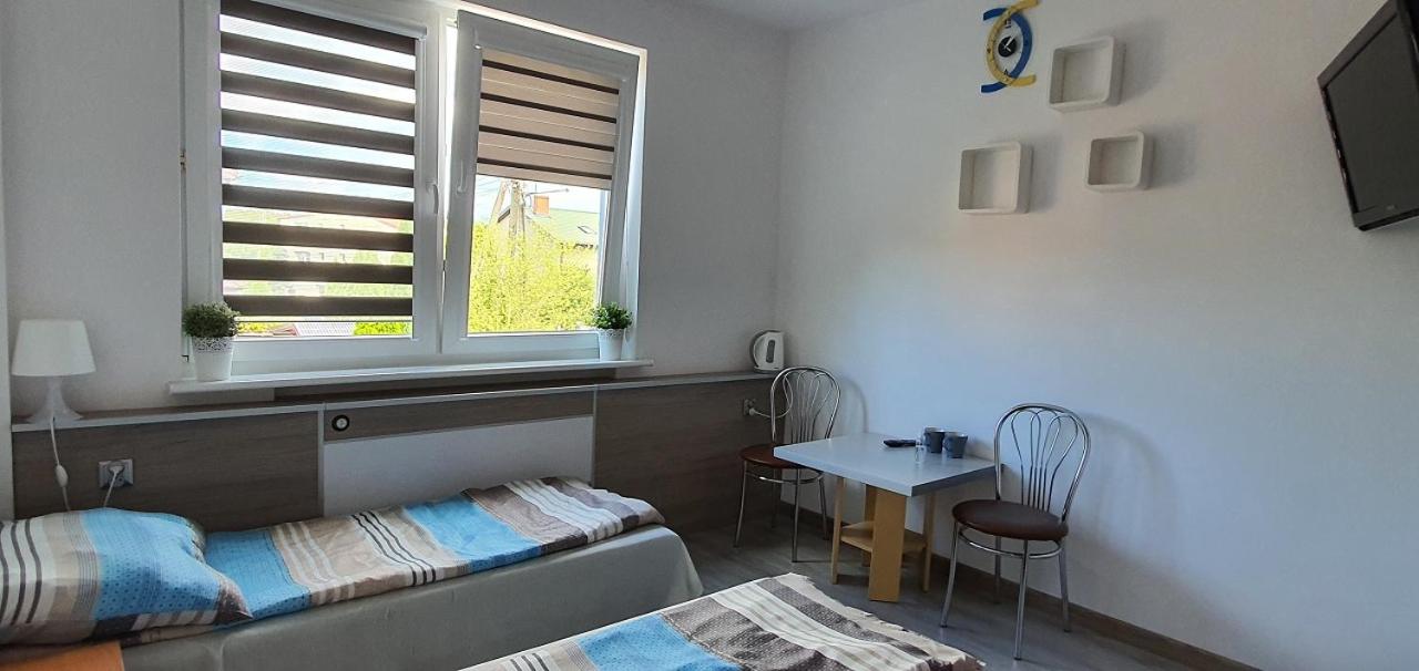 Zweibettzimmer mit eigenem Bad außerhalb des Zimmers