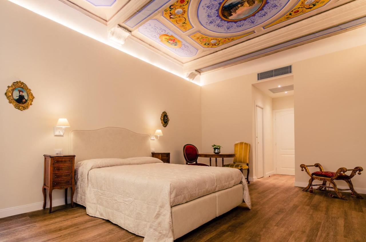 Superior Dreibettzimmer mit Straßenblick