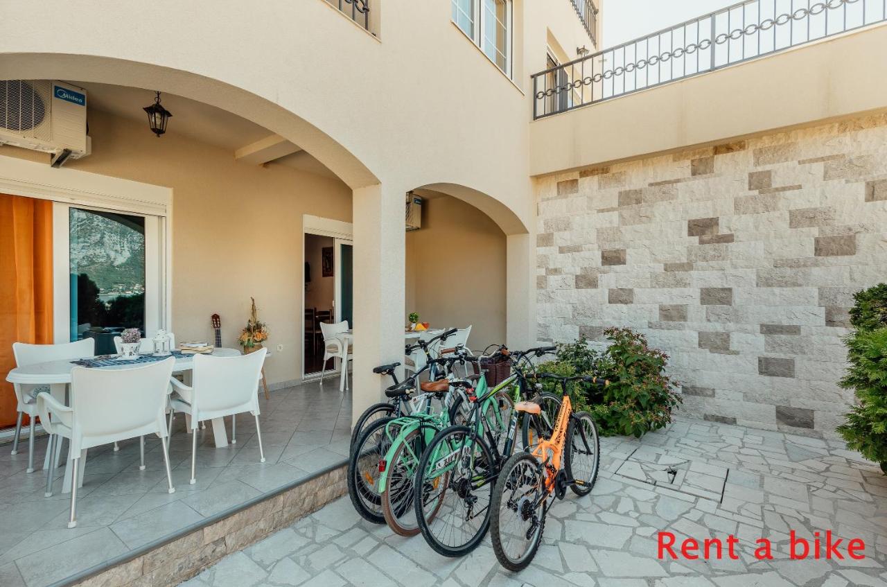 One-Bedroom Apartment with terrace and sea view (4 Adults)
