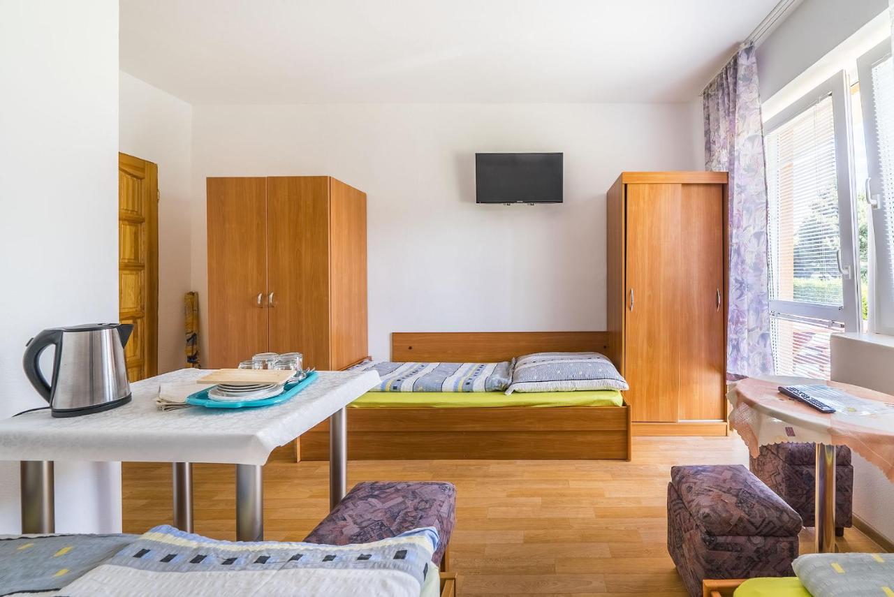 Vierbettzimmer mit Terrasse