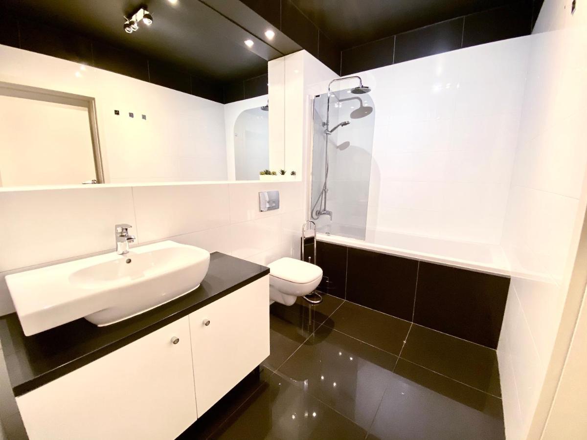 Appartamento con 2 Camere da Letto, Balcone e Aria Condizionato - Via Szlak 50