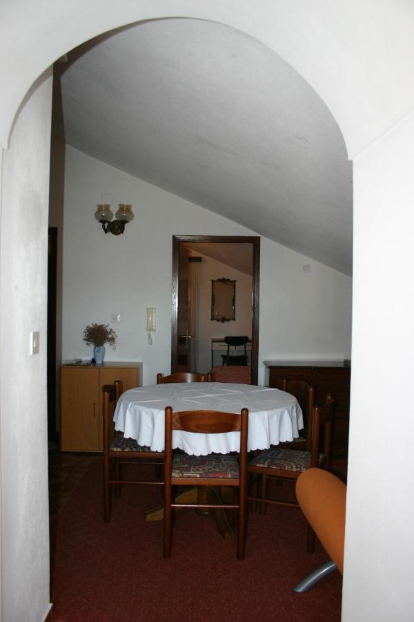 Apartamento de 2 dormitorios con balcón