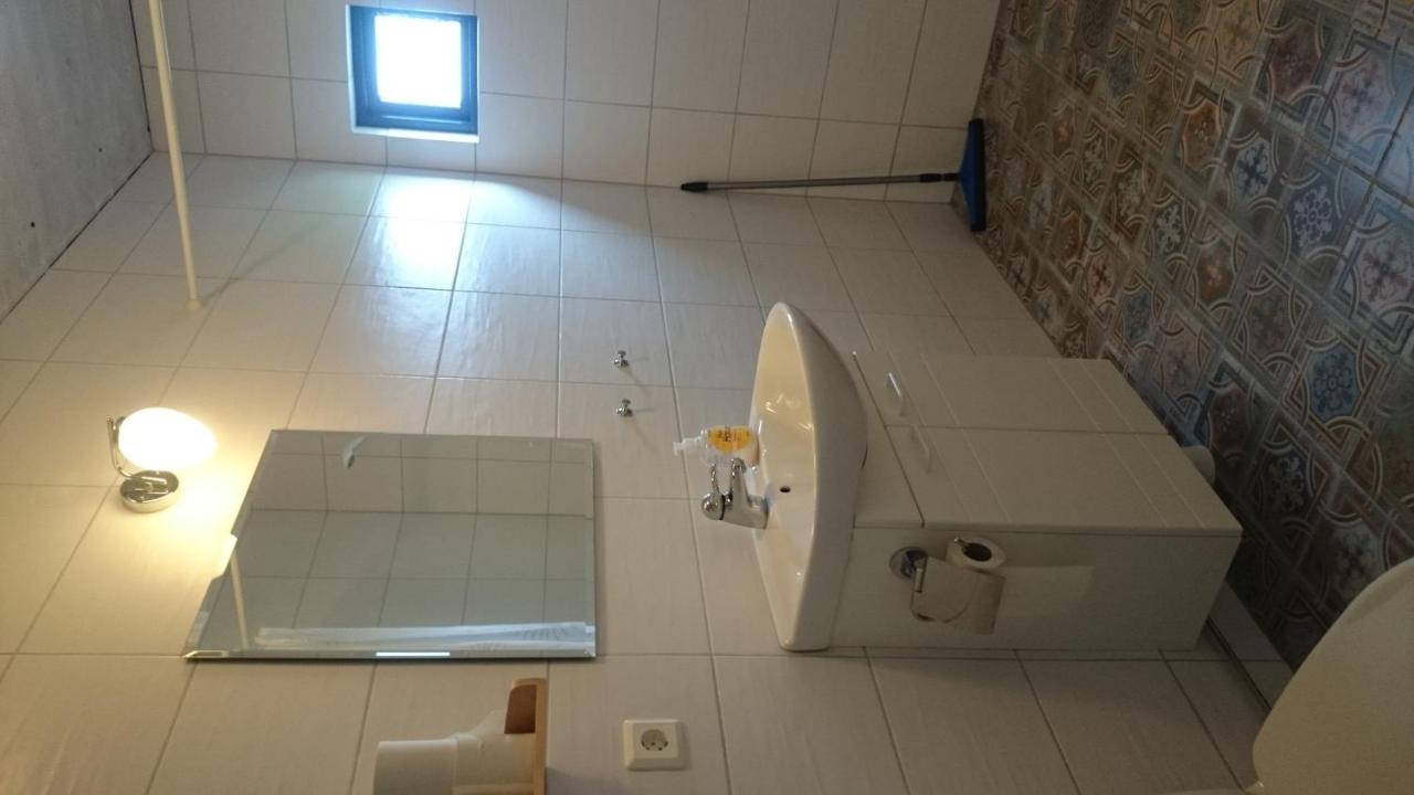Chambre Double ou Lits Jumeaux avec Salle de Bains Commune