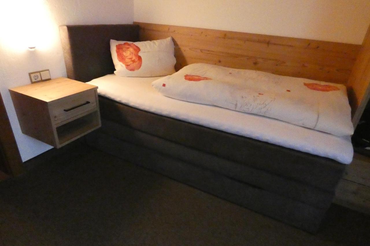 Einzelzimmer mit Balkon