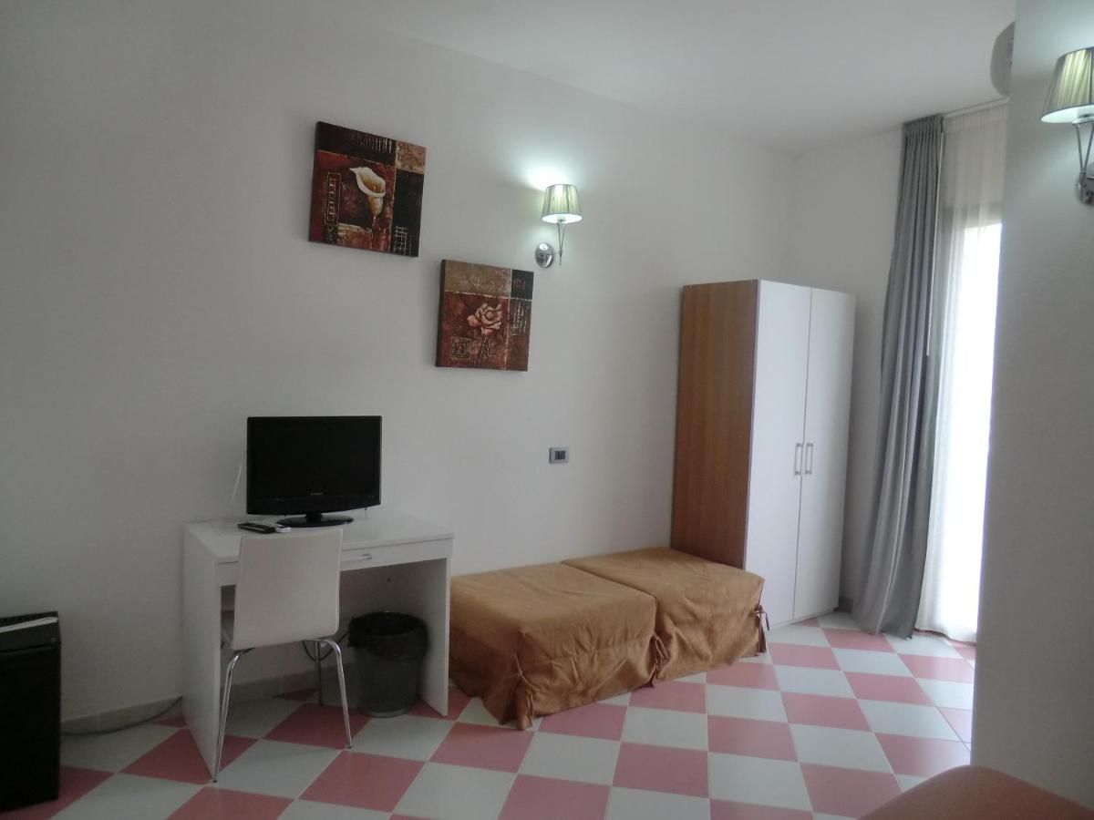 Double Room with Balcony and Garden View