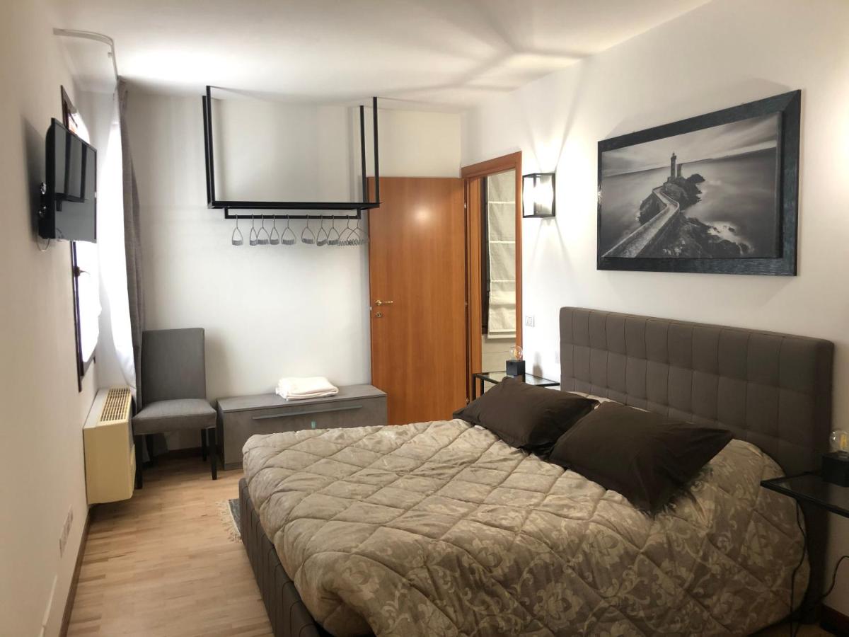 Camera Matrimoniale/Doppia con Letti Singoli con Bagno Privato