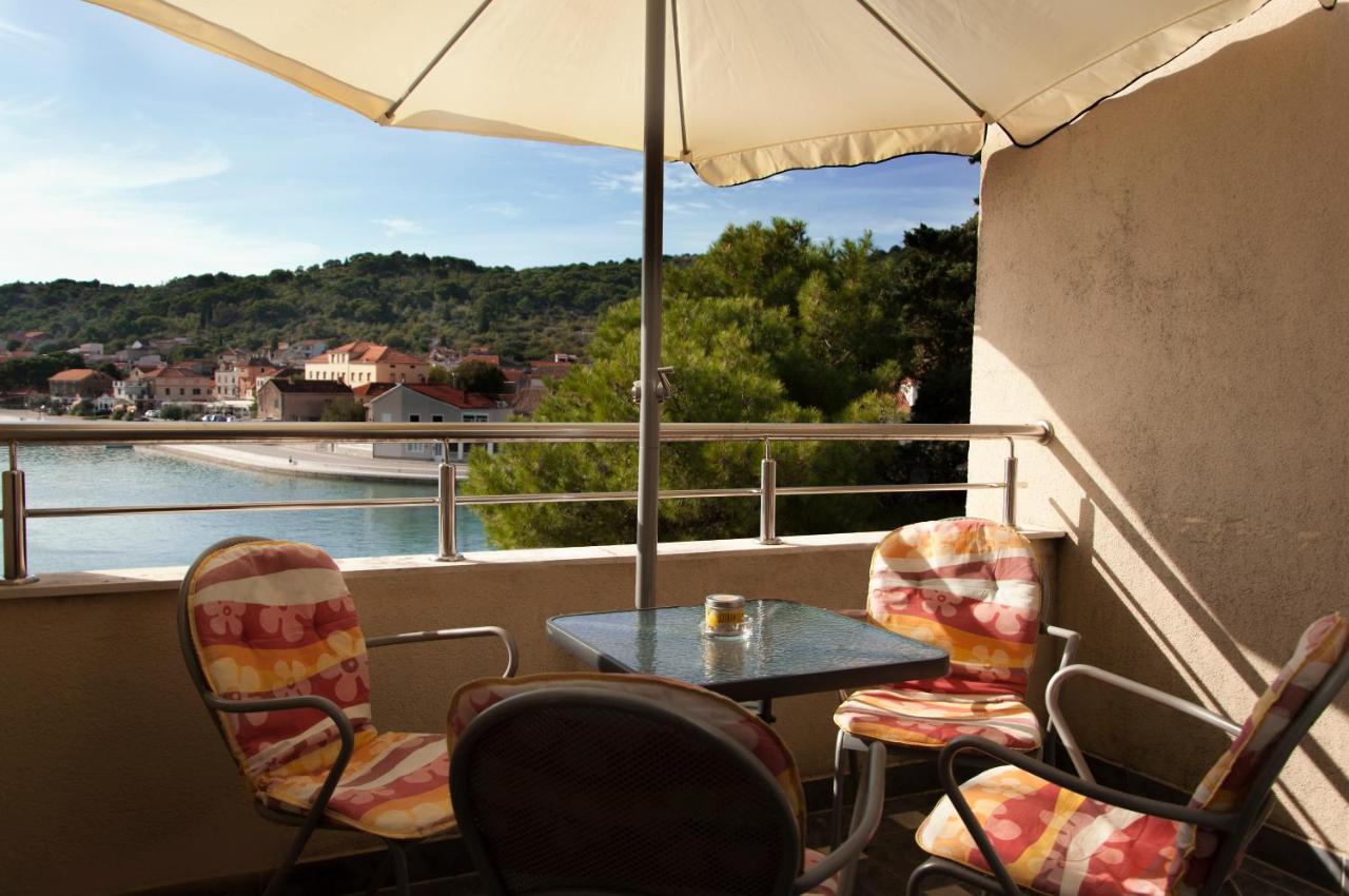 Apartmenthaus Kosirina-Tisno - B&B Tisno