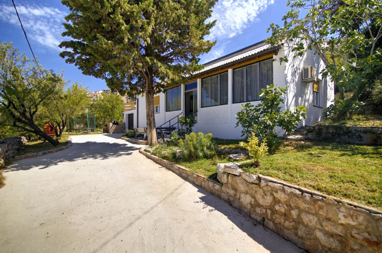 Vacation home Korina - B&B Senj