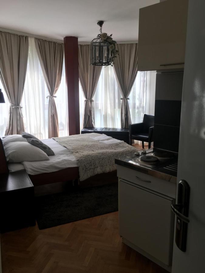 Estudio con cama extragrande