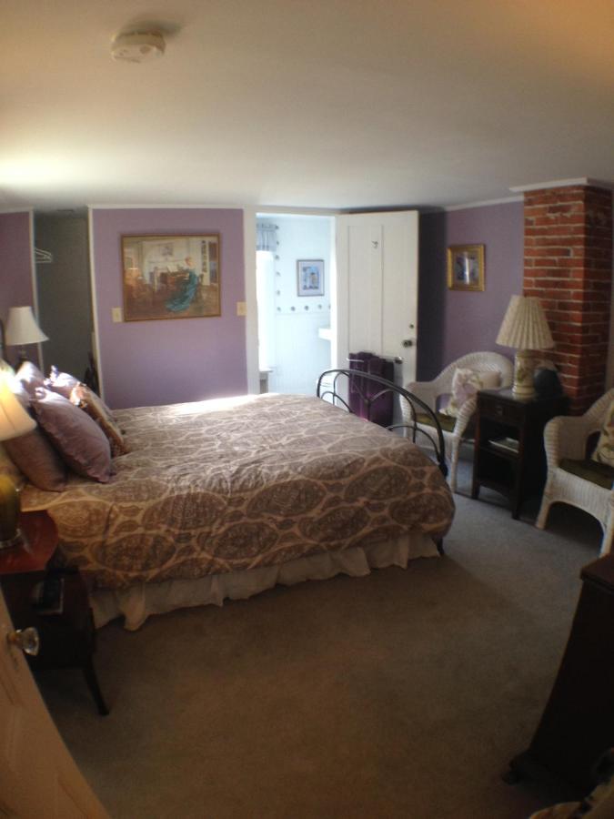 Standard Queen Room