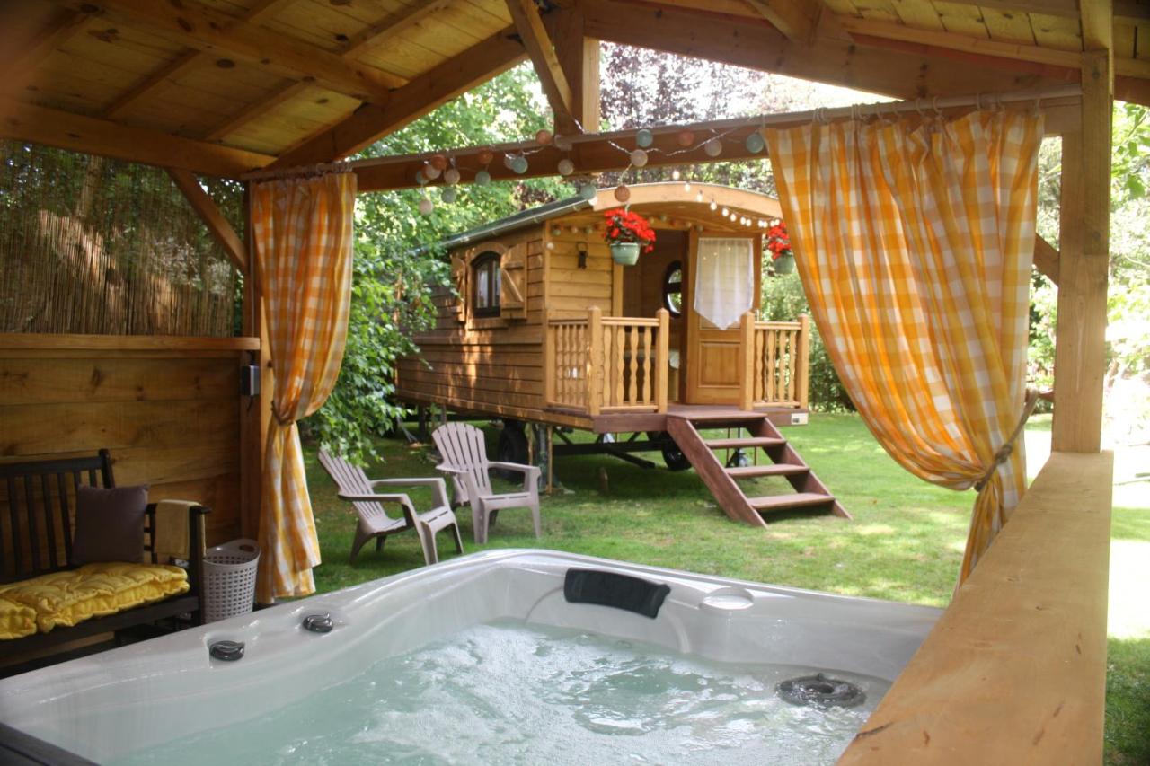 B&B Beurlay - La Roulotte d'Emilie et son jacuzzi privé - Bed and Breakfast Beurlay