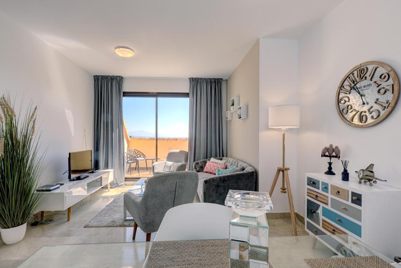 B&B Manilva - Duquesa Village Apartment - 2 Bed/2 Bath apartment with panoramic sea views - Bed and Breakfast Manilva