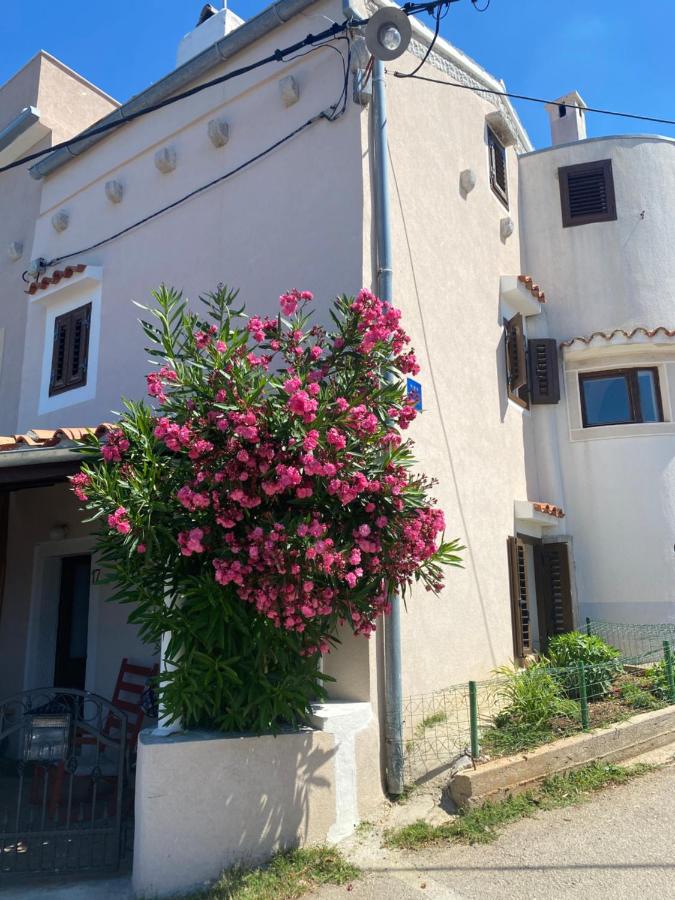 Vita Vacation Home - B&B Ustrine