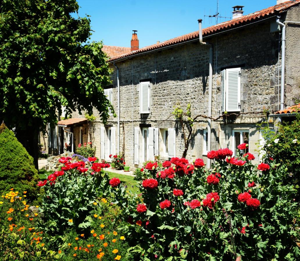 B&B Aulnay - Les noyers aulnay - Bed and Breakfast Aulnay