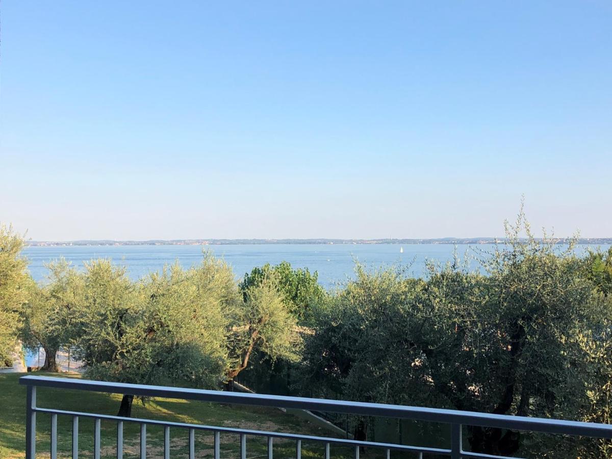 Apartment with Lake View