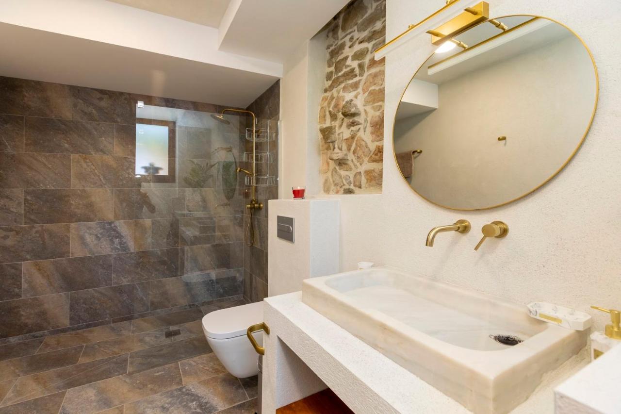 21 Sleeps Private Pool Villa & BBQ Near Barcelona - B&B Rocafort