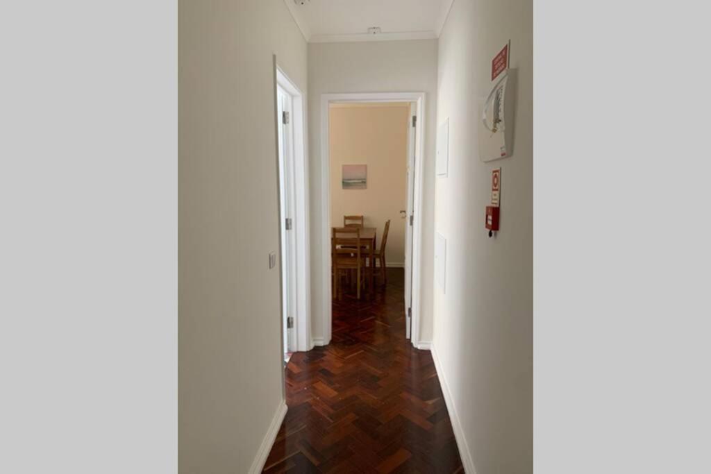 Casa do Largo Sardinha - Very central apartment with AC - B&B Lisbona