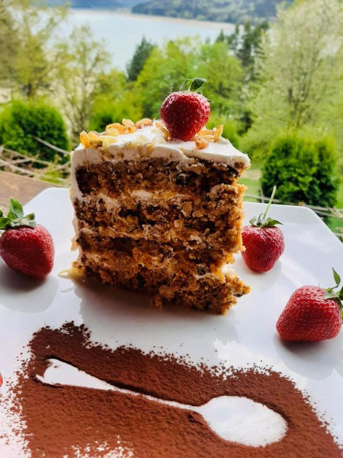 Pensiunea Lostrita - B&B Buhalnița