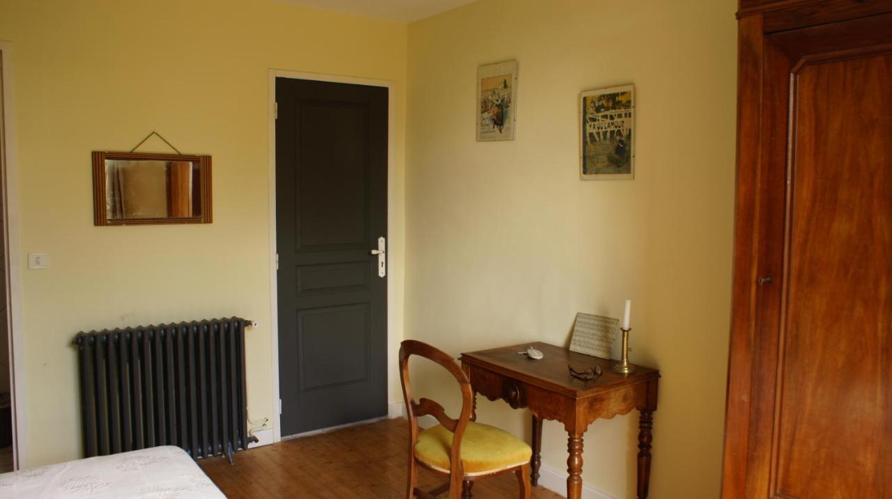 Doppel-/Zweibettzimmer mit Gartenblick