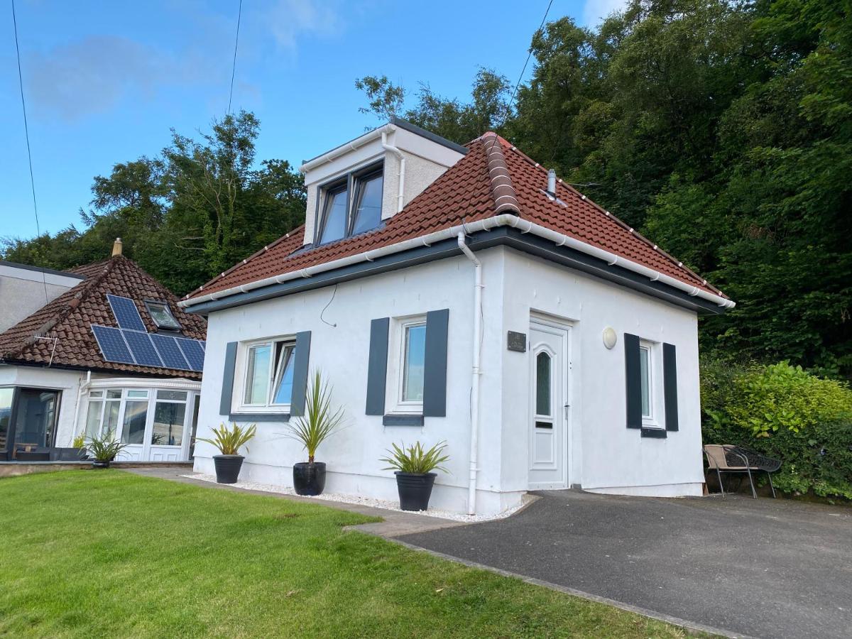 B&B Gourock - The Wee Cottage by the Ferry - Bed and Breakfast Gourock