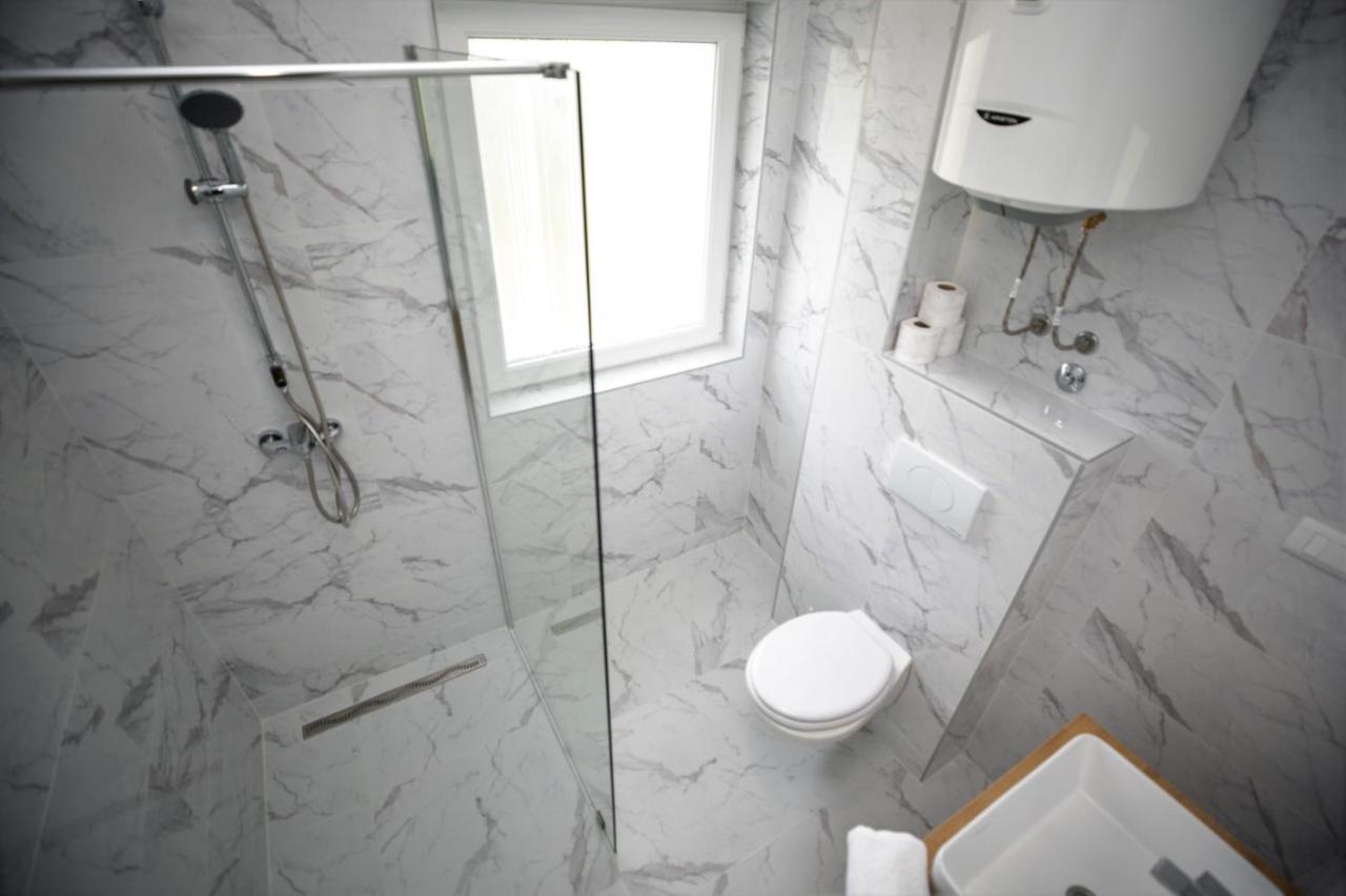 Camera Doppia con Letti Singoli con Bagno Privato 