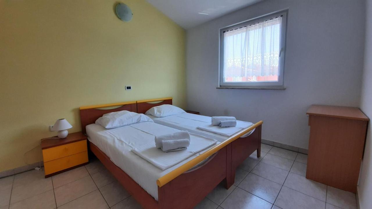 One-Bedroom Apartment with Balcony (2 Adults + 1 Child)