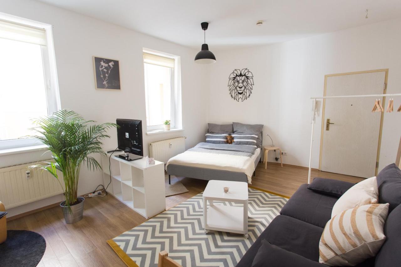 B&B Halle - FULL HOUSE Studios - Lion Apartment - WiFi inkl - Bed and Breakfast Halle