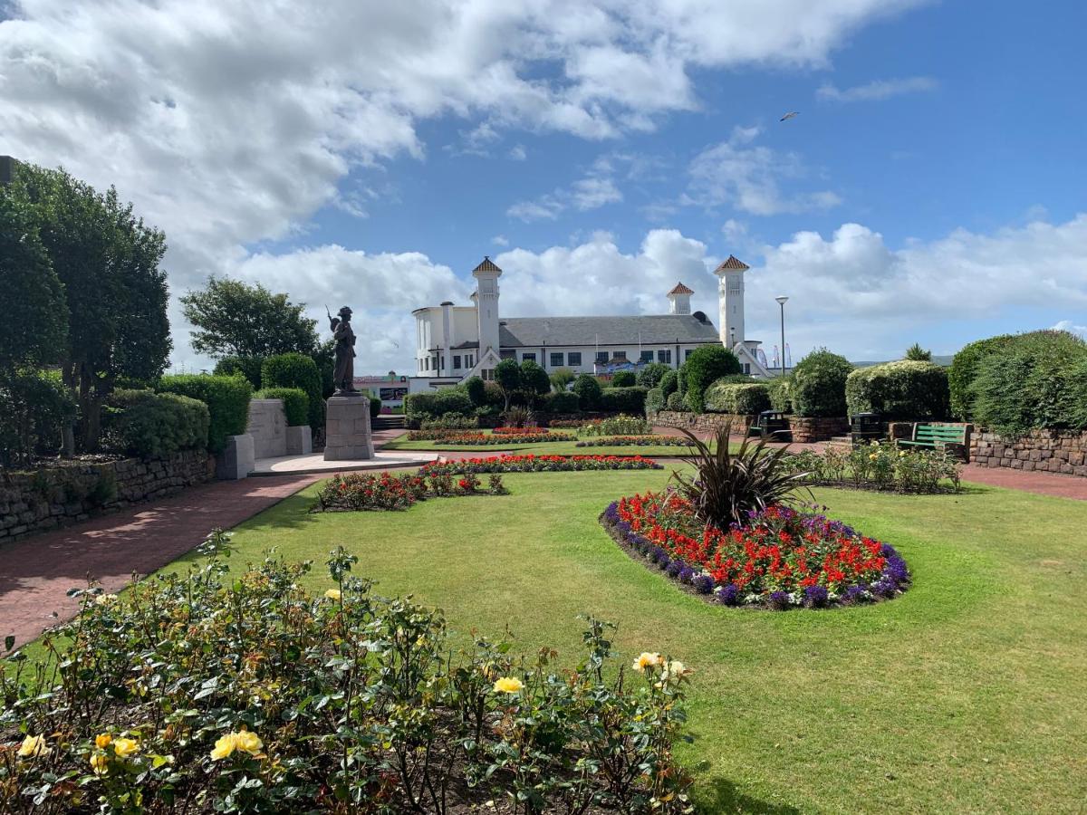 Ayr Apartment with Sea and Countryside views - B&B