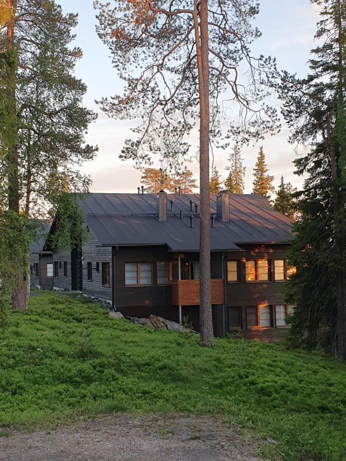 Ruka Center Chalet 3B1 - Ski-In Ski-Out - All services nearby - AC - Fireplace - Wifi - Own parking place - Chambres d'hôtes Ruka