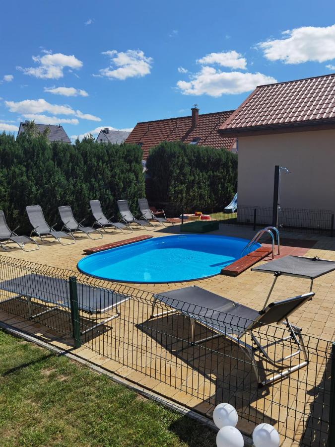 Ferienhäuser mit Pool - Ferienwohnung Rewal
