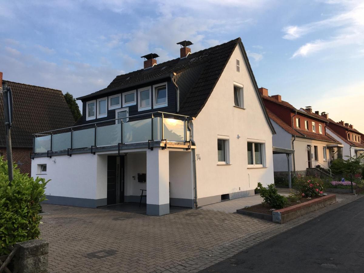 Ferienwohnung „Im Kleinen Löök“ - DG - 2 Zimmer - Balkon - Boxspringbett - 2 TV - Bed and Breakfast