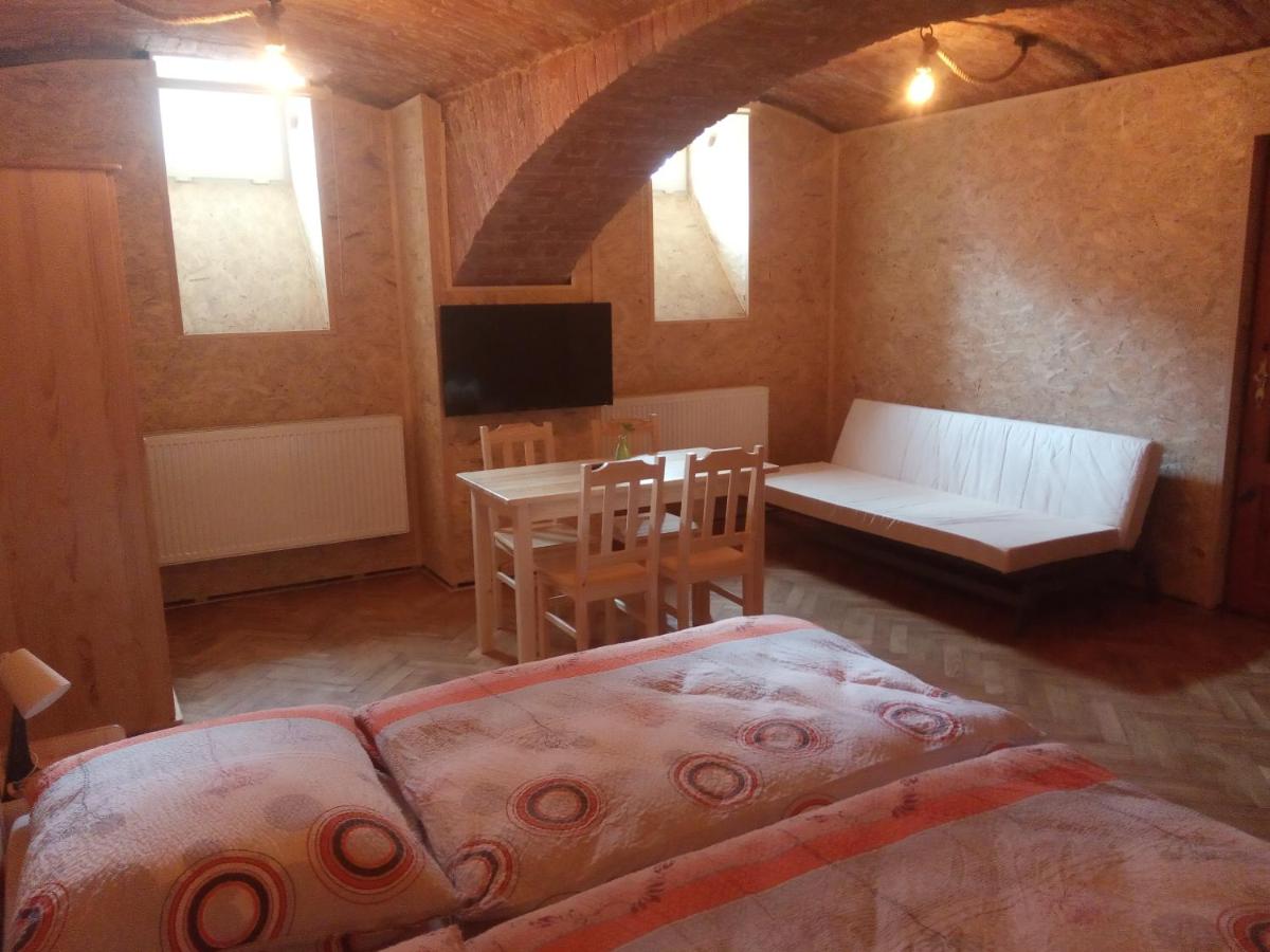 Twin Room - Basement