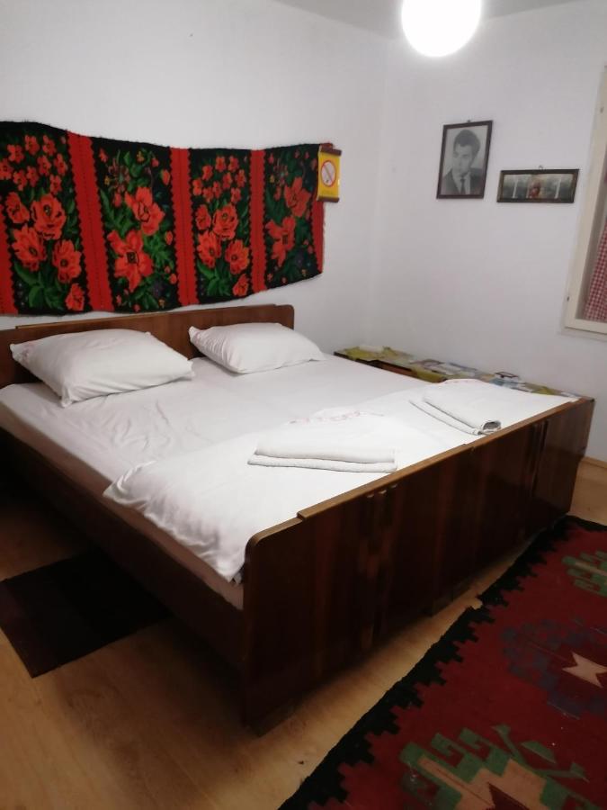 Doppel-/Zweibettzimmer mit Bad