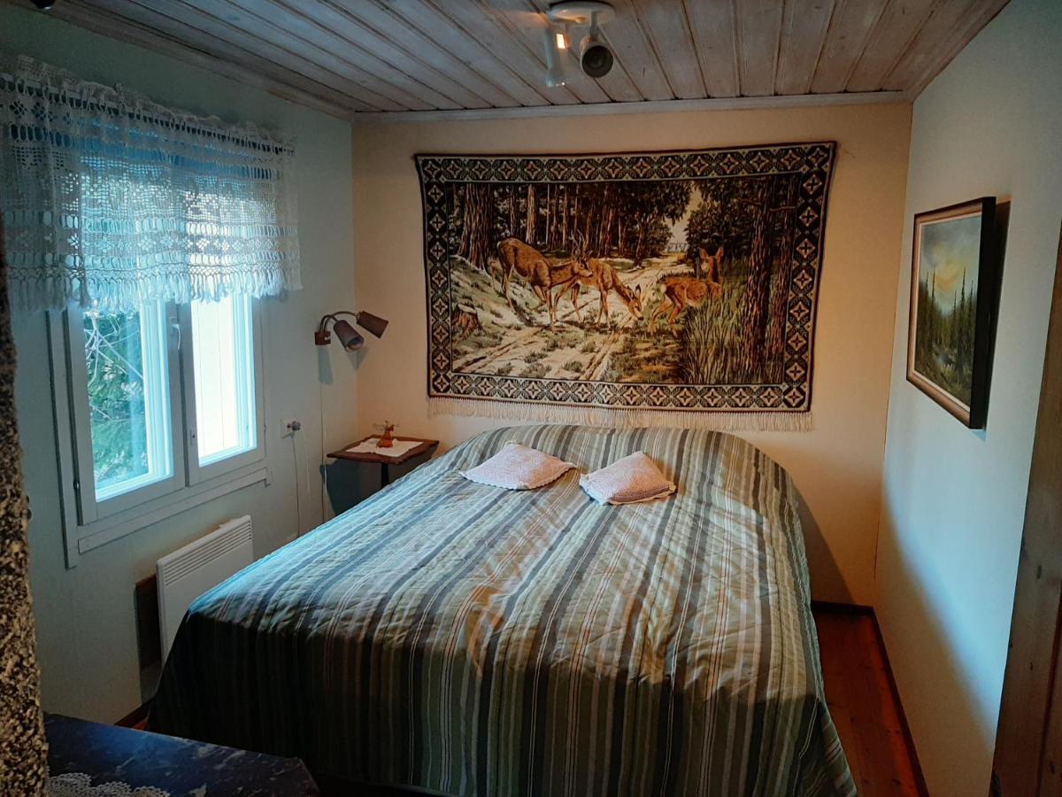 Two-Bedroom Cottage with Shared Bathroom
