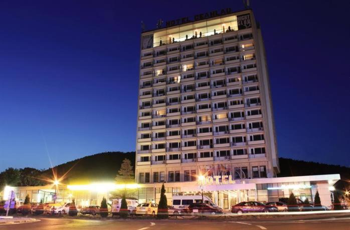 B&B Piatra Neamţ - GRAND HOTEL CEAHLAU - Bed and Breakfast Piatra Neamţ