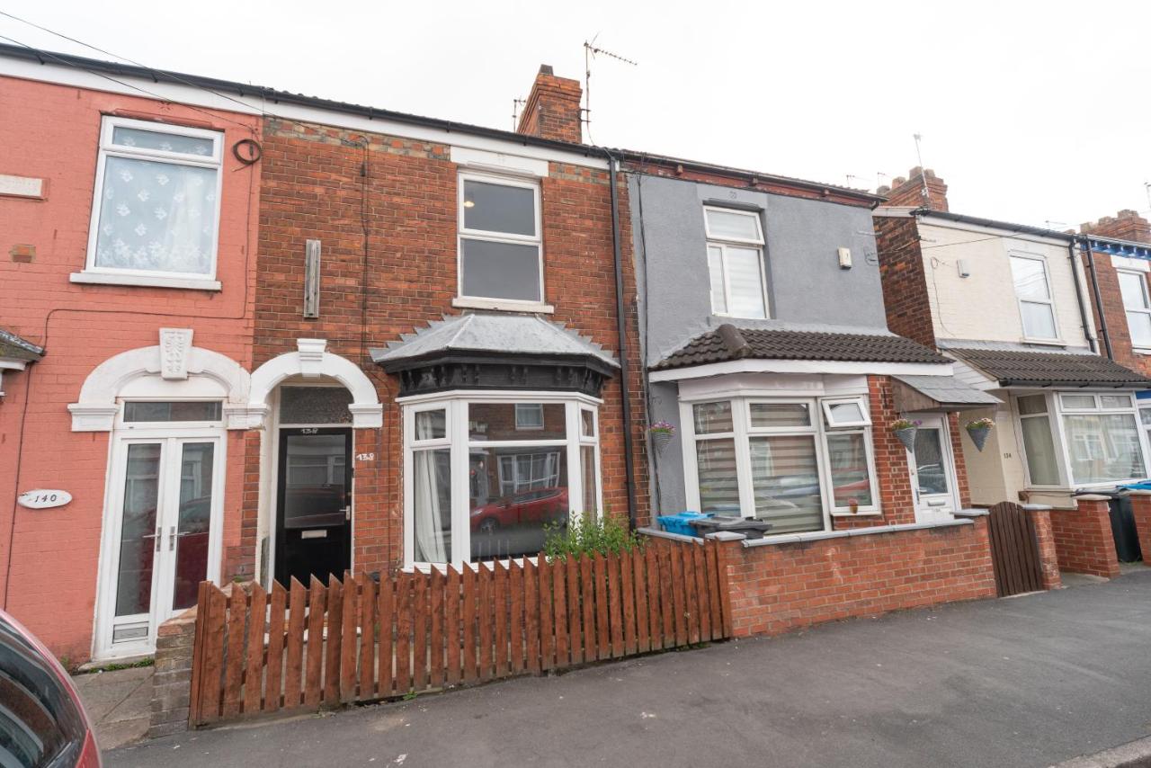 3 Bedroom Hull Sleeps 6 Glam Contractor & Leisure & Families Close to Clough Rd - Chambres d’hôtes
